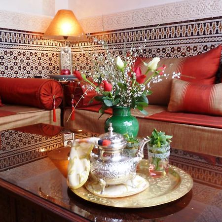 ホテル リヤド ビバ マラケシュ エクステリア 写真 A Moroccan tea set