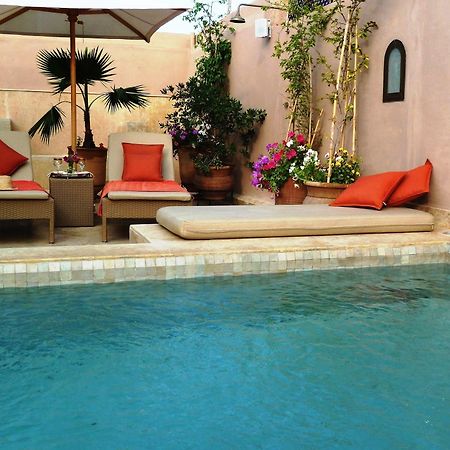 ホテル リヤド ビバ マラケシュ エクステリア 写真 A swimming pool in Morocco
