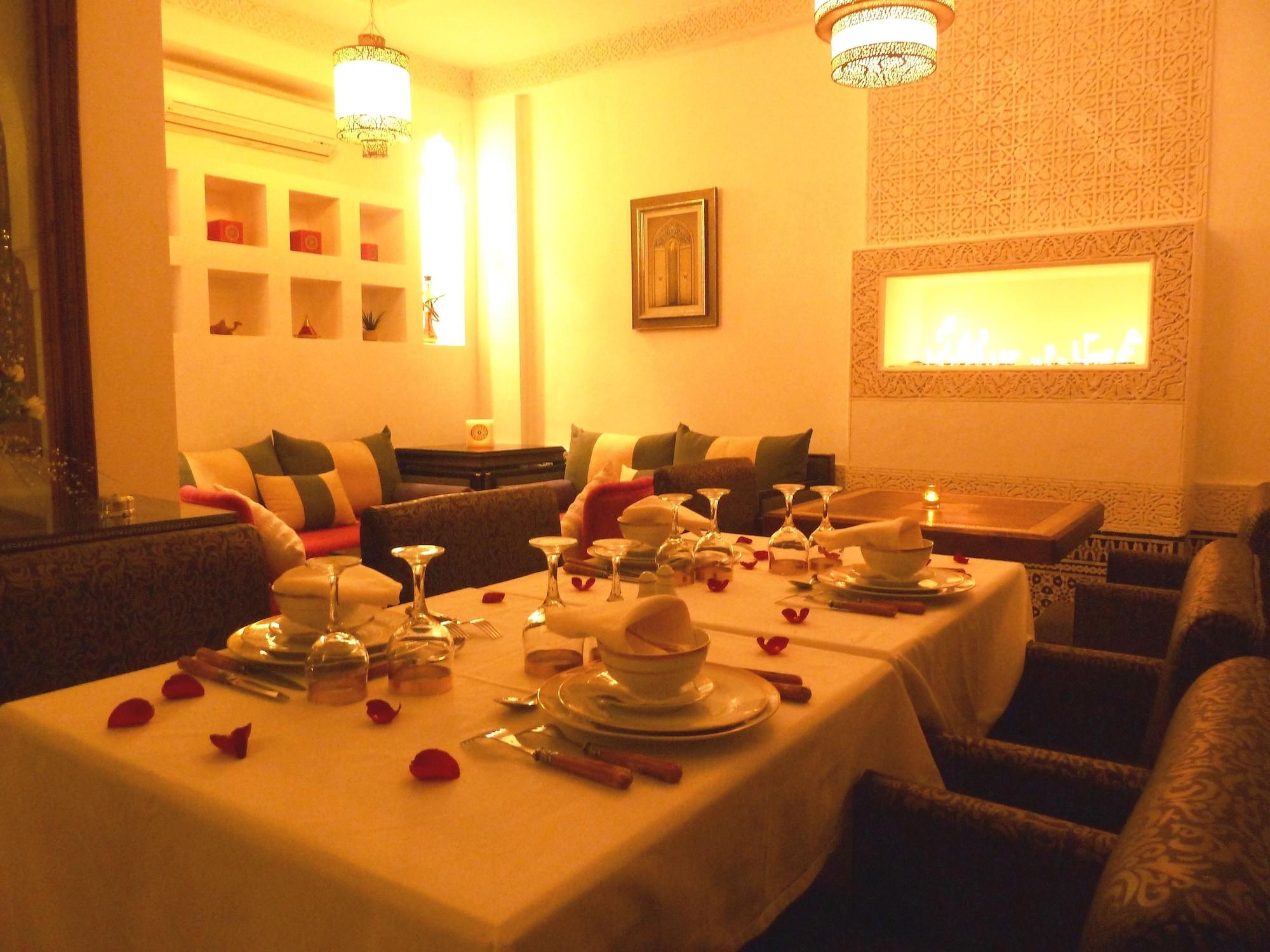 ホテル リヤド ビバ マラケシュ エクステリア 写真 A Moroccan dining room