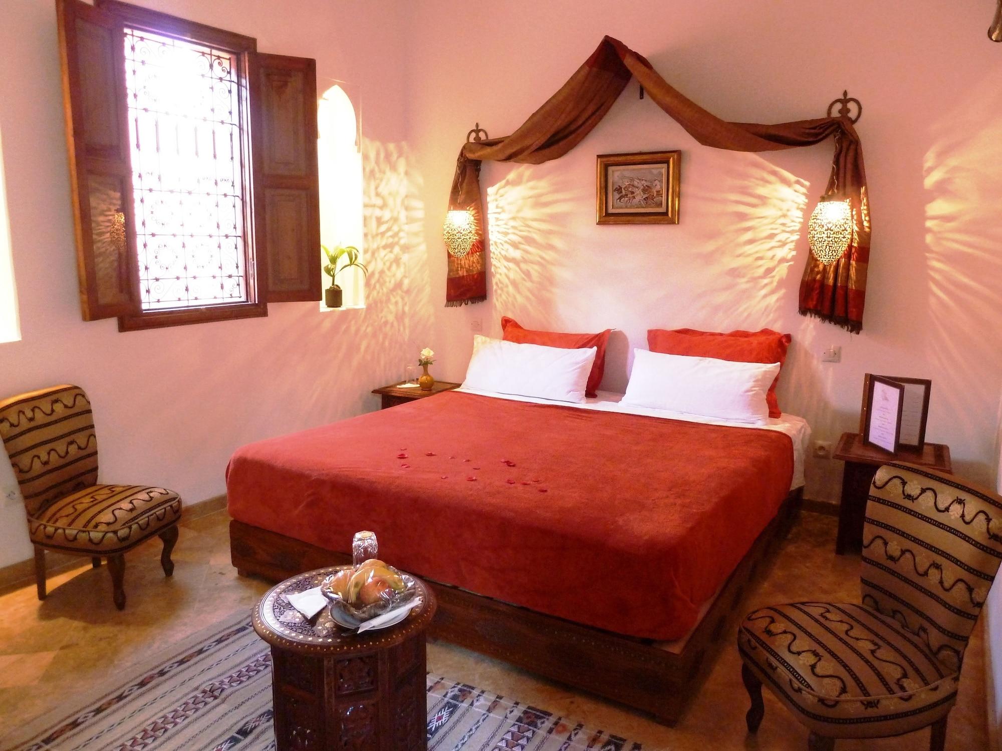 ホテル リヤド ビバ マラケシュ エクステリア 写真 A bedroom in a Moroccan riad