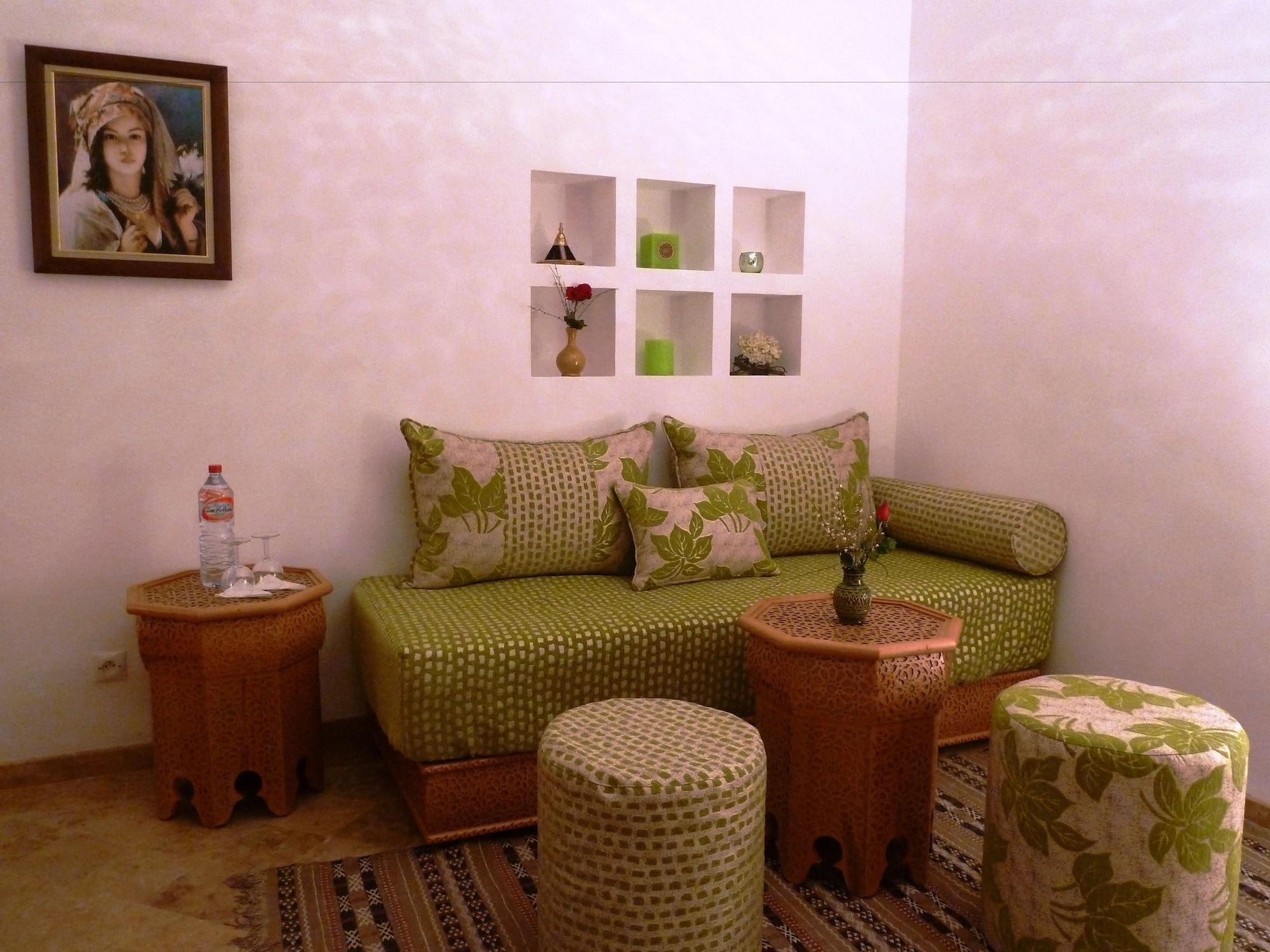 ホテル リヤド ビバ マラケシュ エクステリア 写真 A Moroccan living room