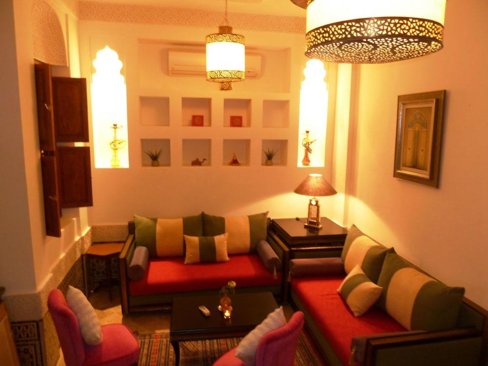 ホテル リヤド ビバ マラケシュ エクステリア 写真 A Moroccan living room