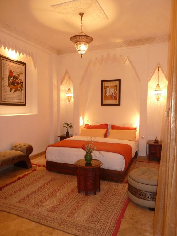 ホテル リヤド ビバ マラケシュ エクステリア 写真 A bedroom in a Moroccan riad