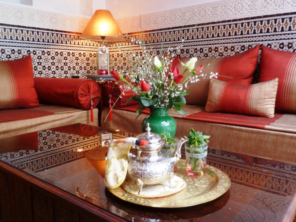 ホテル リヤド ビバ マラケシュ エクステリア 写真 A Moroccan tea set
