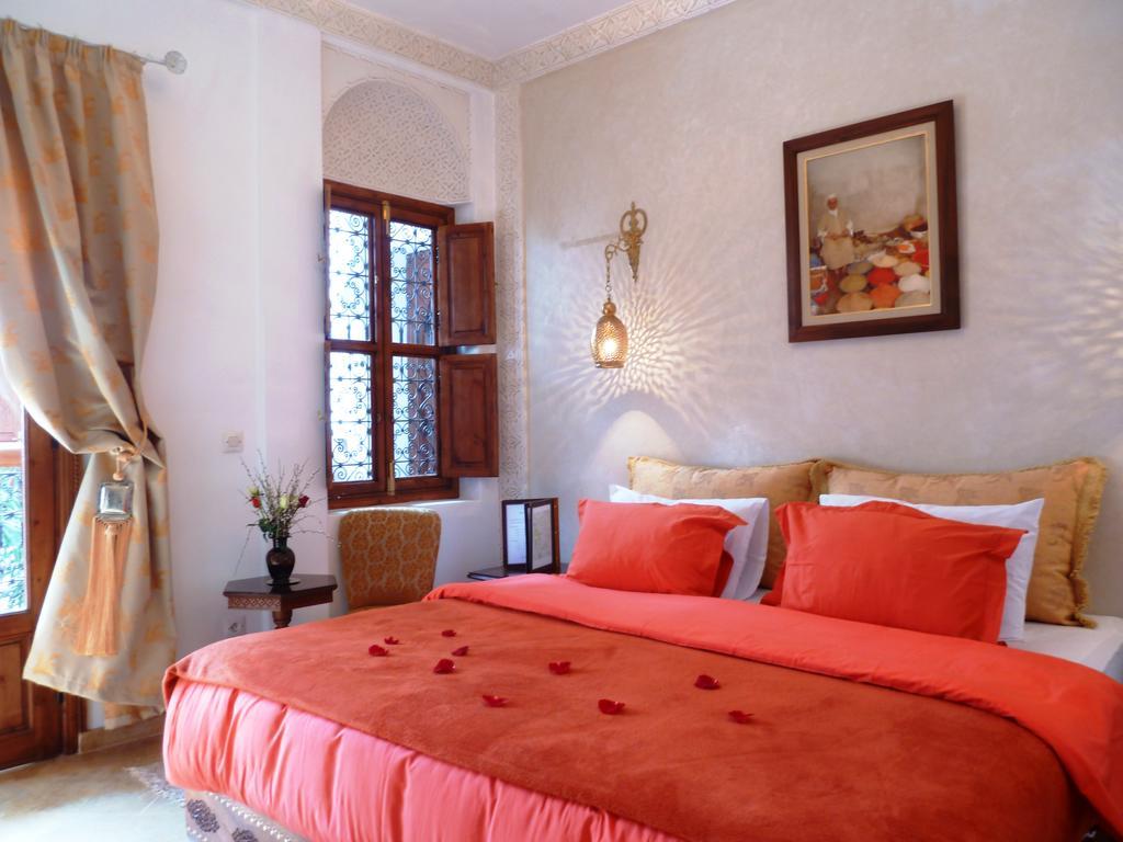 ホテル リヤド ビバ マラケシュ エクステリア 写真 A bedroom in a Moroccan riad