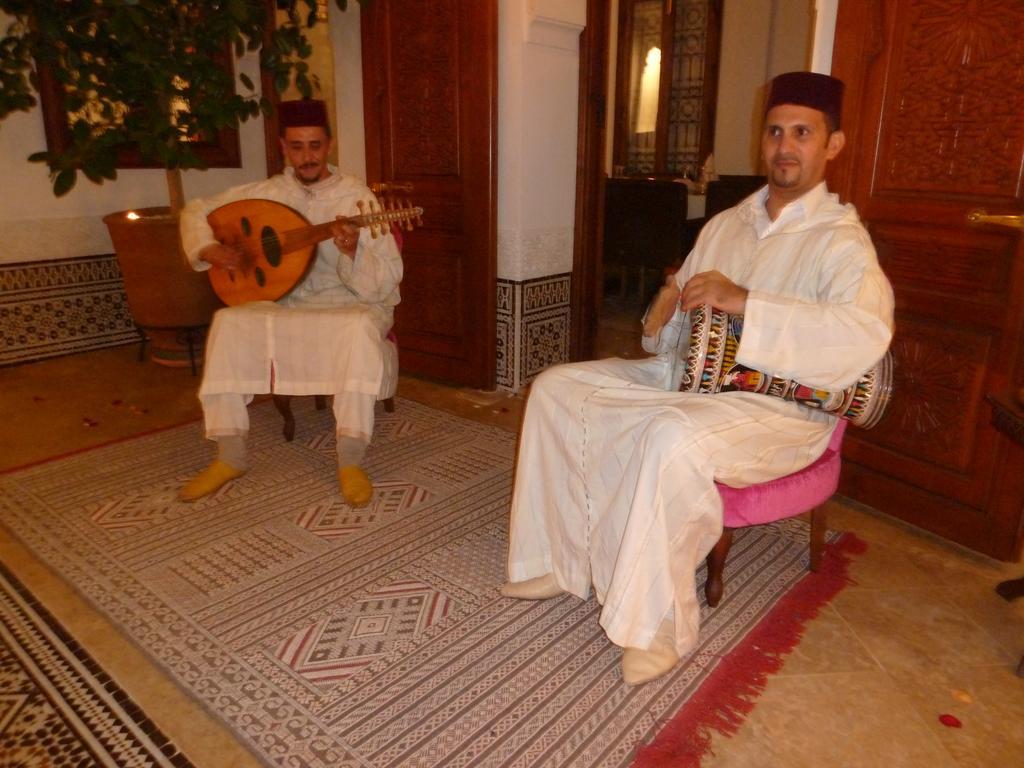ホテル リヤド ビバ マラケシュ エクステリア 写真 Gnaou musicians in Marrakech