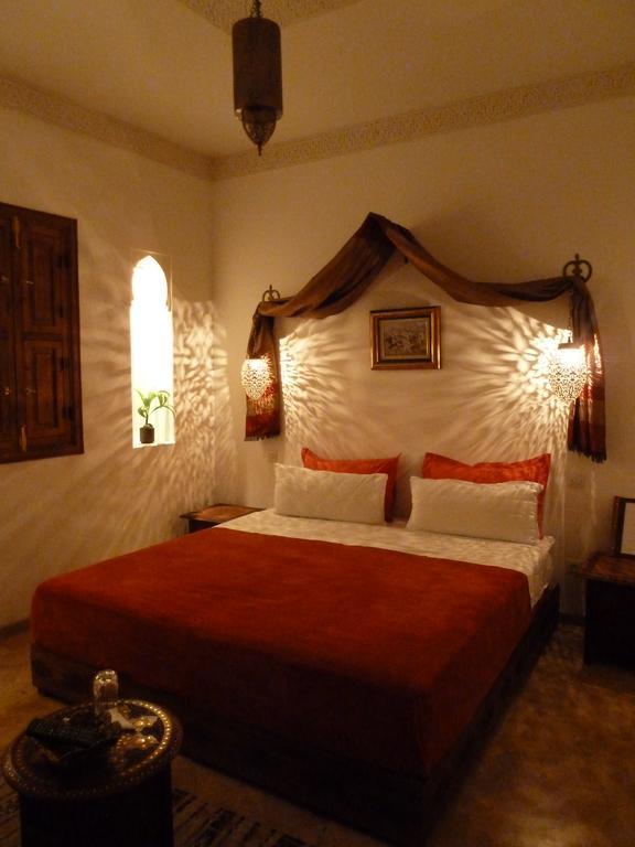 ホテル リヤド ビバ マラケシュ エクステリア 写真 A bedroom in a Moroccan riad