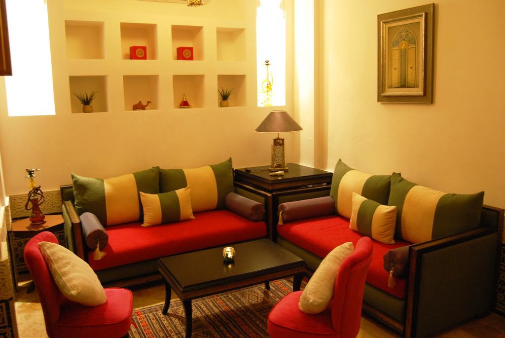 ホテル リヤド ビバ マラケシュ エクステリア 写真 A living room in a hotel